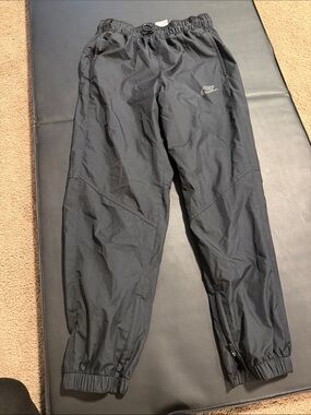 Kids Nike joggers size m